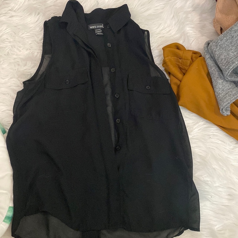 Button up sleeveless blouse